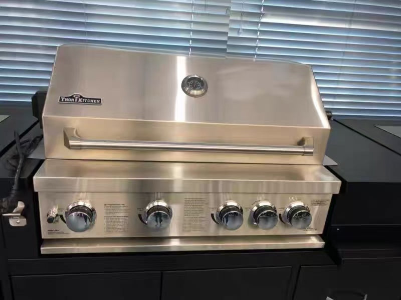 BBQ Grill — Closed Lid